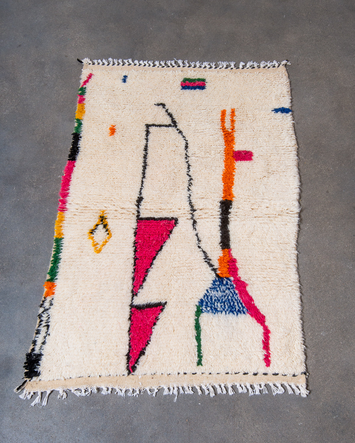 Modern designer handcrafted Berber rug from Morocco. Azilal rug with beautiful colours and patterns. Made of sheep’s wool and colourful cotton.